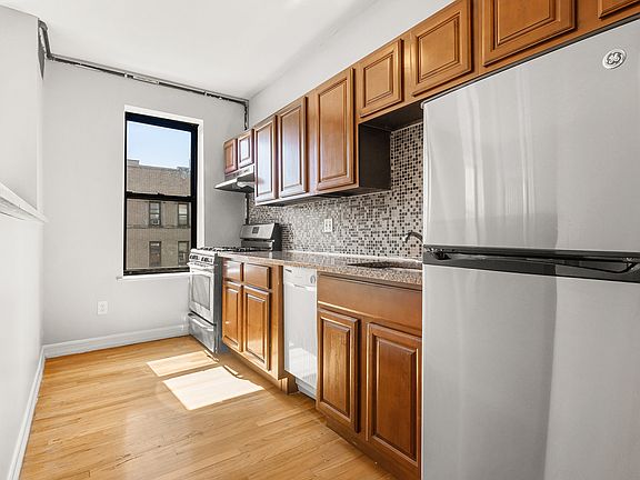 3rd image of 82 Wadsworth Ave APT 54