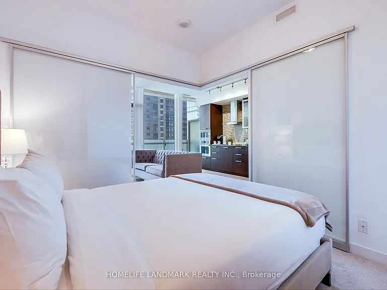 14 York St #1807 — Photo 16
