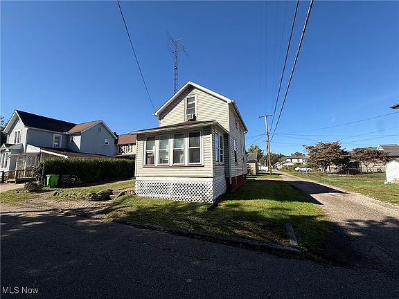 4th image of 310 N Center St