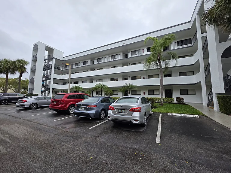 4725 Lucerne Lakes Blvd E #106 — Photo 2