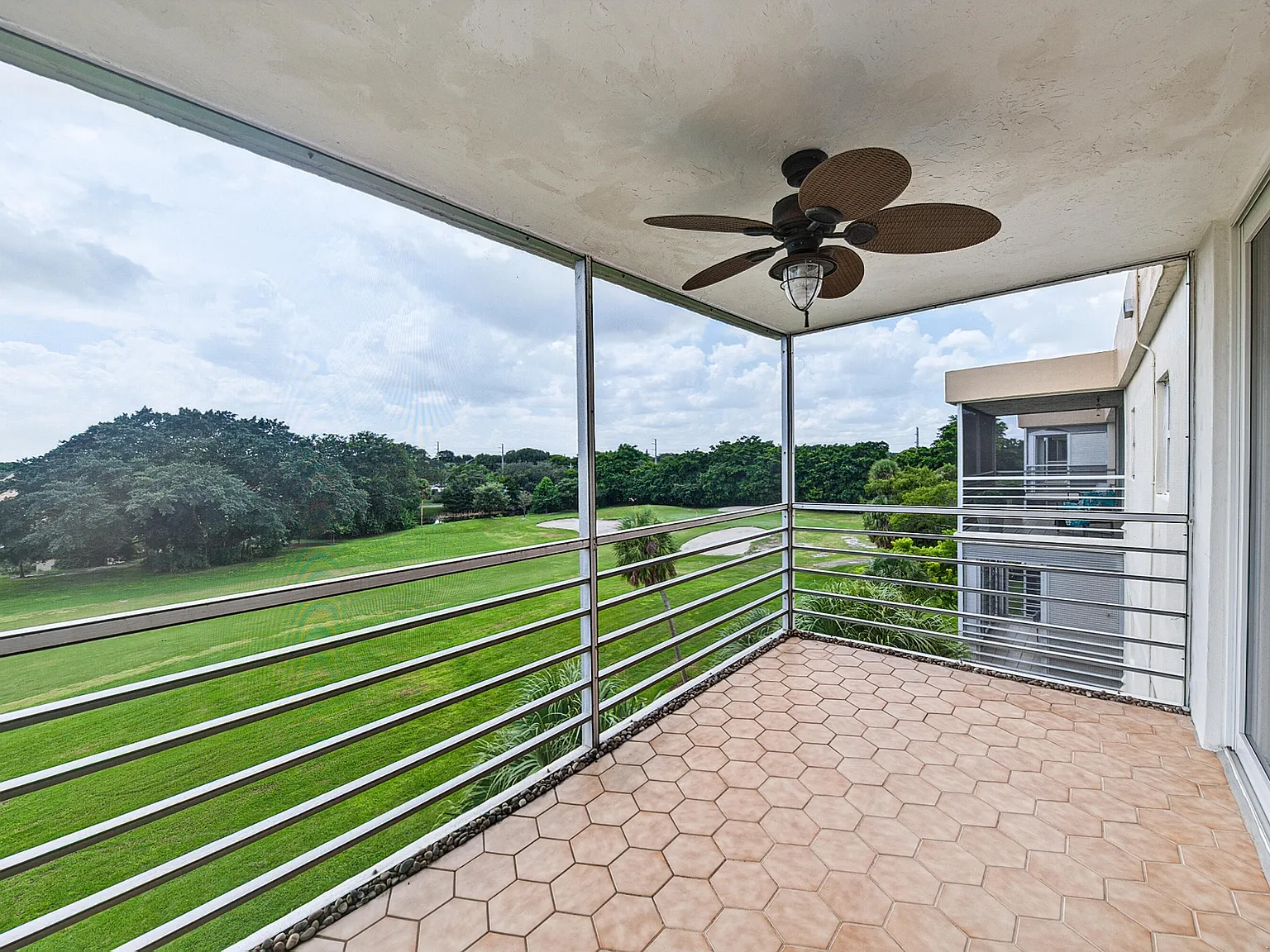 2 bed, 2.0 bath, 1216 sqft, $2,200 — Photo 2