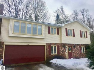 12880 S Twin Creek Dr, Traverse City, MI 49684