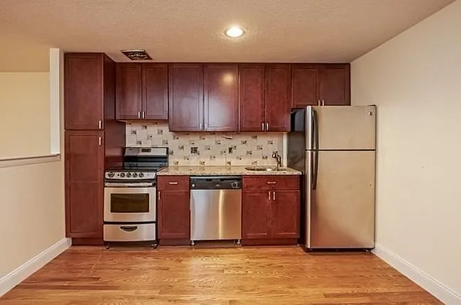 50 Green St #214 — Photo 3