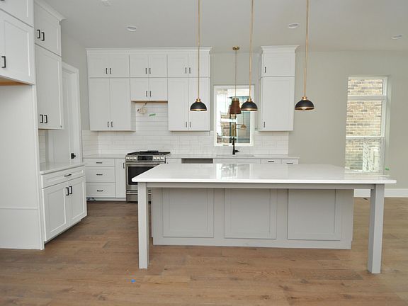 3rd image of 945 Pullman Pl Lot 13