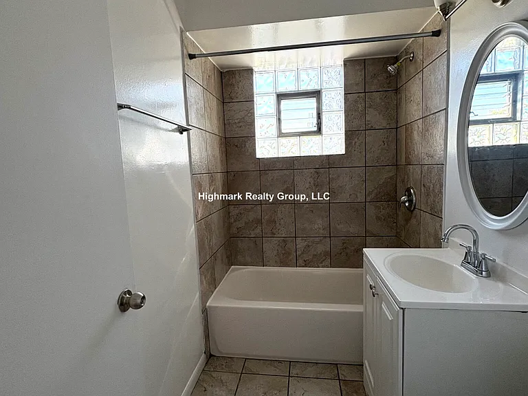 4924 Mulford St #6E — Photo 6