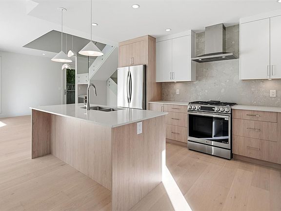 2nd image of 920 Island Rd #1