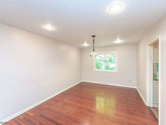 5th image of 23721 Greenlawn Ave
