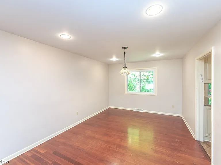 23721 Greenlawn Ave — Photo 5