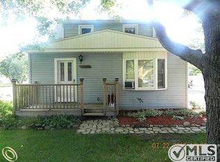 22148 Monterey Dr, Woodhaven, MI 48183