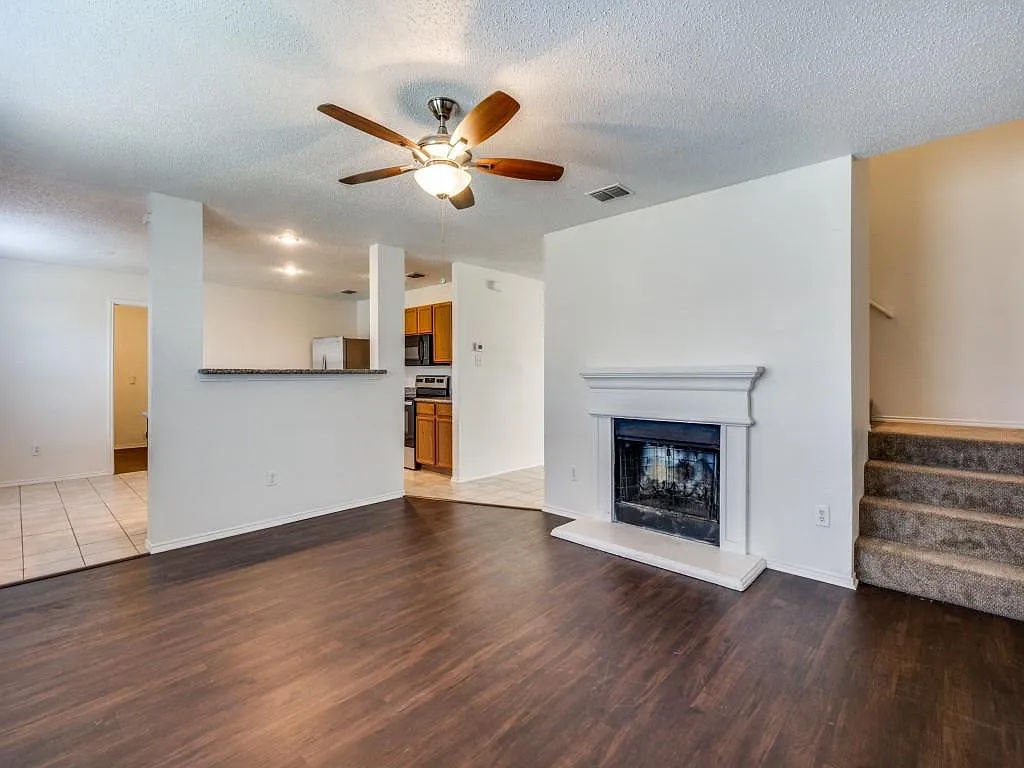 4 bed, 2584 sqft, $2,600 — Photo 4