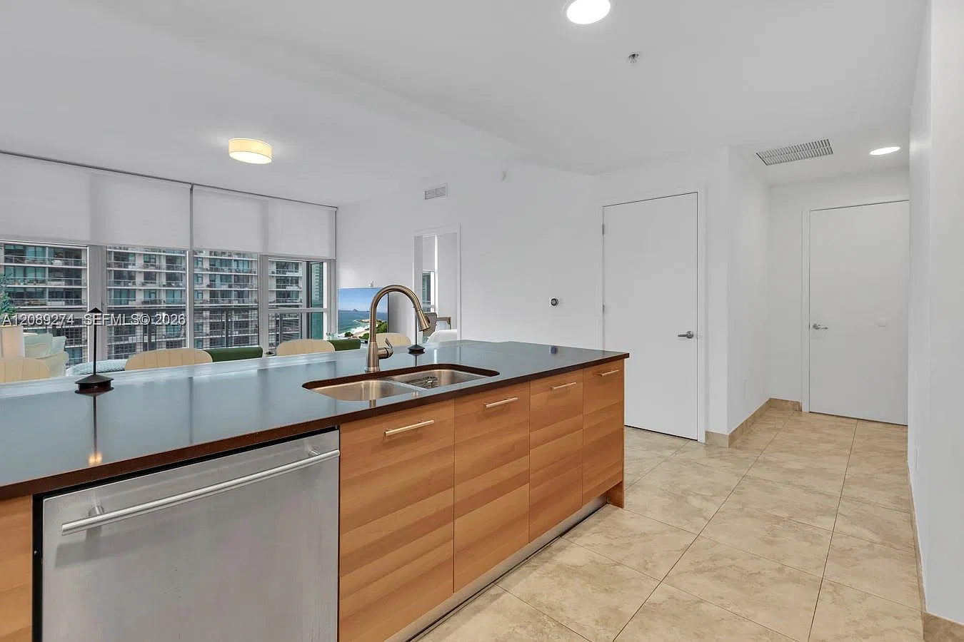 Four Midtown Miami Condo — Photo 2