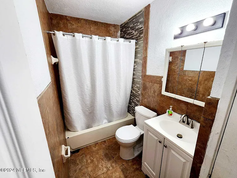 1823 E 25th St — Photo 20