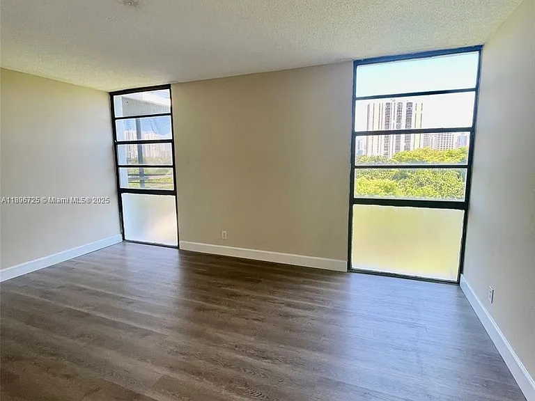 20400 W Country Club Dr #608 — Photo 9