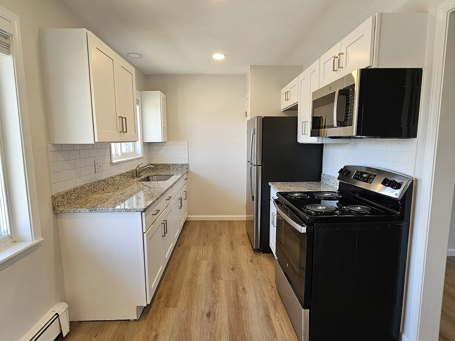 1 bed, 677 sqft, $1,200 — Photo 2