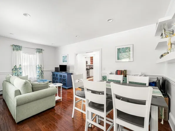 48 Valley Rd, Lexington, MA 02421