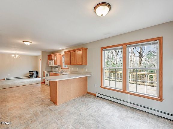 3rd image of 46 Beechwood Dr