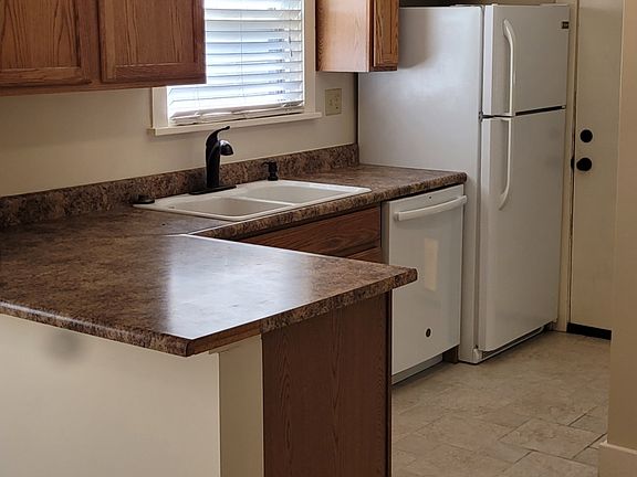5th image of 1037 N Woodrow Ave