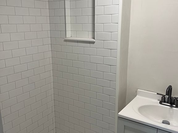 2nd image of 454 Emerald Ave NE