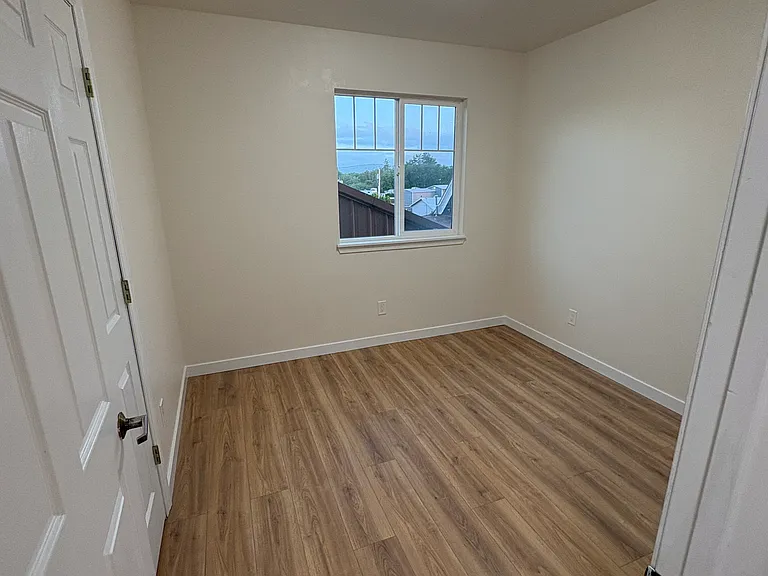 221 W Wynooche Ave #404 — Photo 7