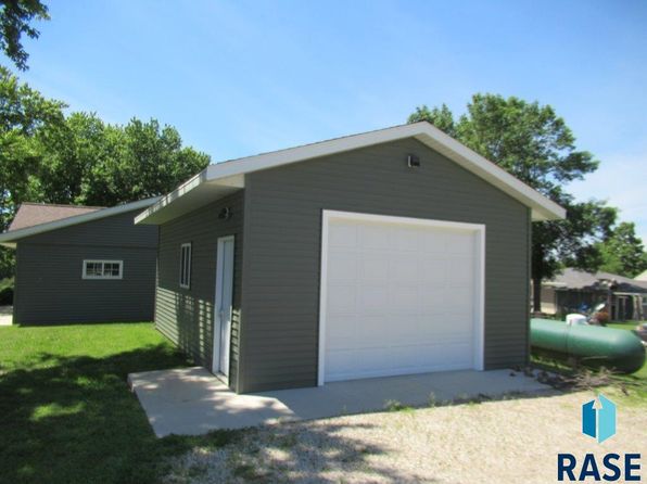 206 W 7th St, Adrian, MN 56110