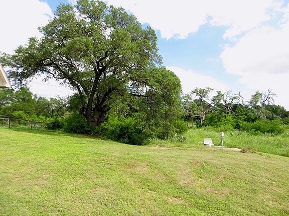 2nd image of 500 Woodland Trl