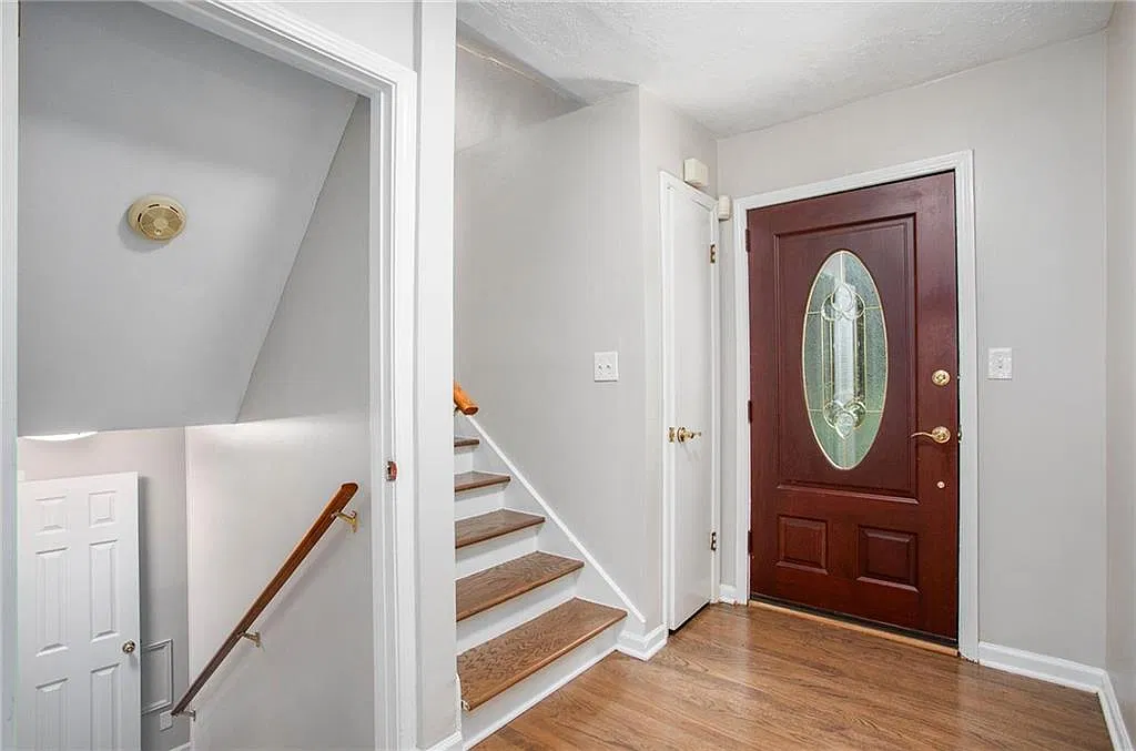 4 bed, 2.0 bath, 2720 sqft, $2,850 — Photo 3