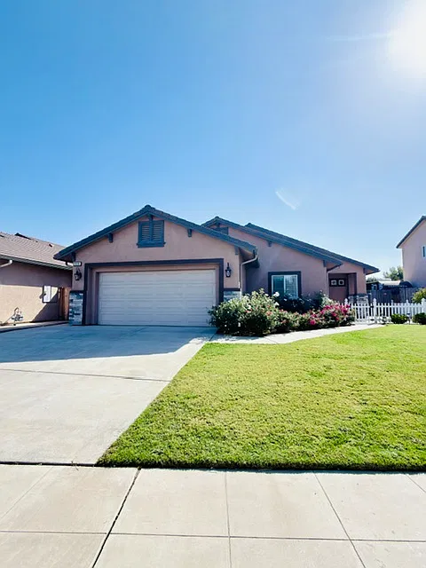 3320 Holland Ave