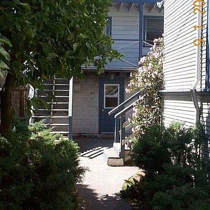 Apartment is in Guesthouse in back