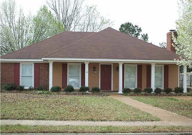 1st image of 124 Eastwood Dr