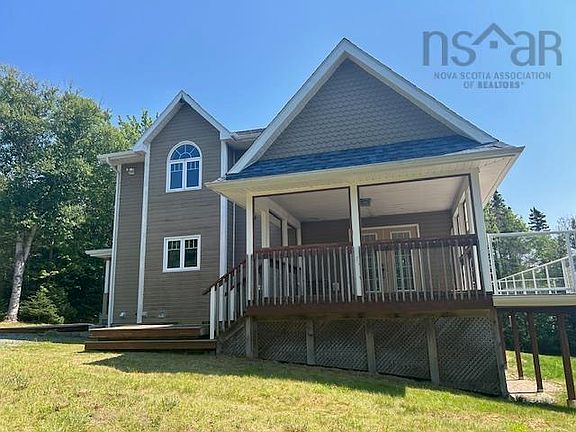 3rd image of 410 Maple Dr