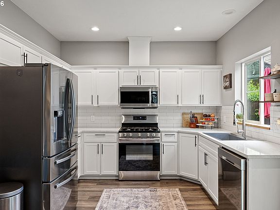 5th image of 1620 Hamlet Ln