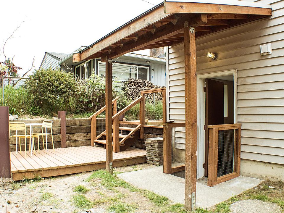 Entrance to MIL and patio for MIL 