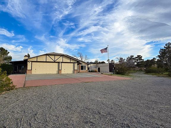 3rd image of 1520 S Fire Opal St