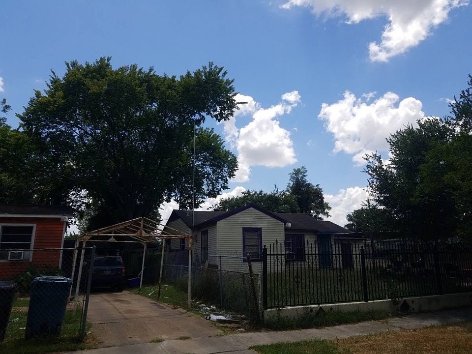 2nd image of 7114 Quince St