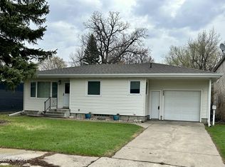 660 N Central St, Warren, MN 56762