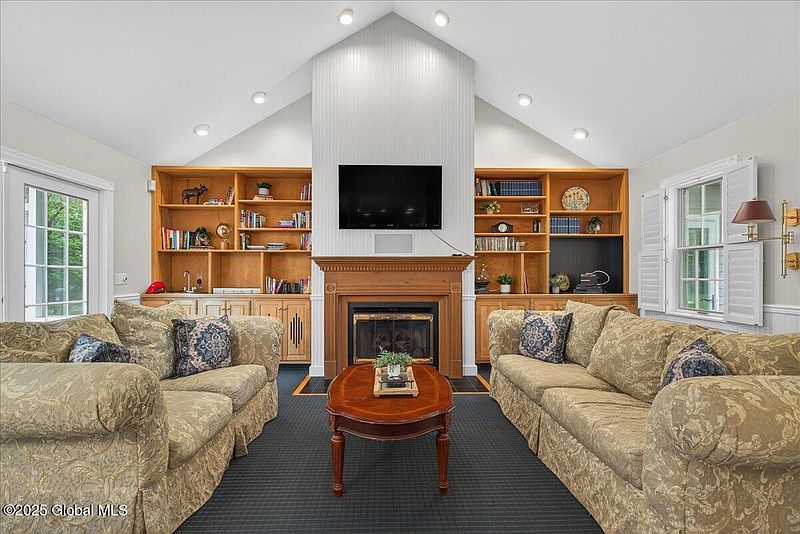 3rd image of 13 Beacon Hill Drive