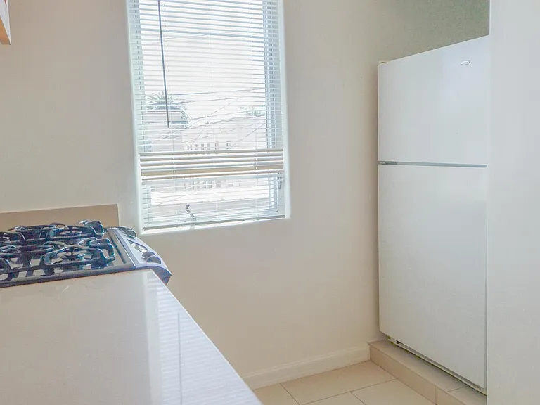 424 N Ogden Dr #6 — Photo 18