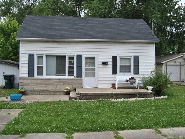 103 NW 3rd St, Casey, IL 62420