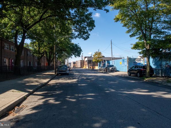 philadelphia-pennsylvania-2063218739 picture