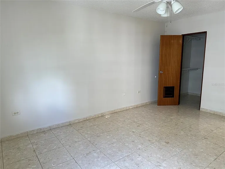1 Madrid #8-C — Photo 18