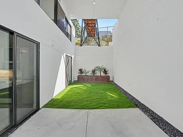 1737 Chalmers St #105E — Photo 15