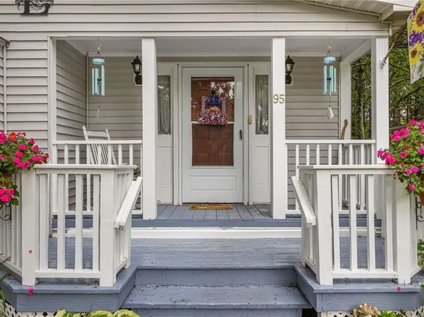 95 Lear Dr, Coventry, RI 02816