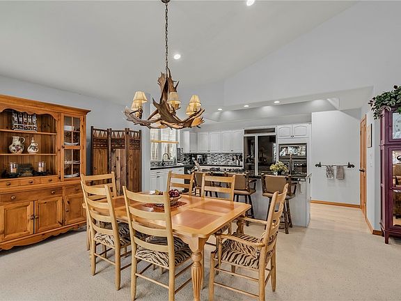 2nd image of 873 Lake Country Dr