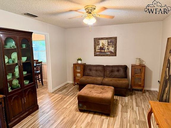 5th image of 4901 Opal St