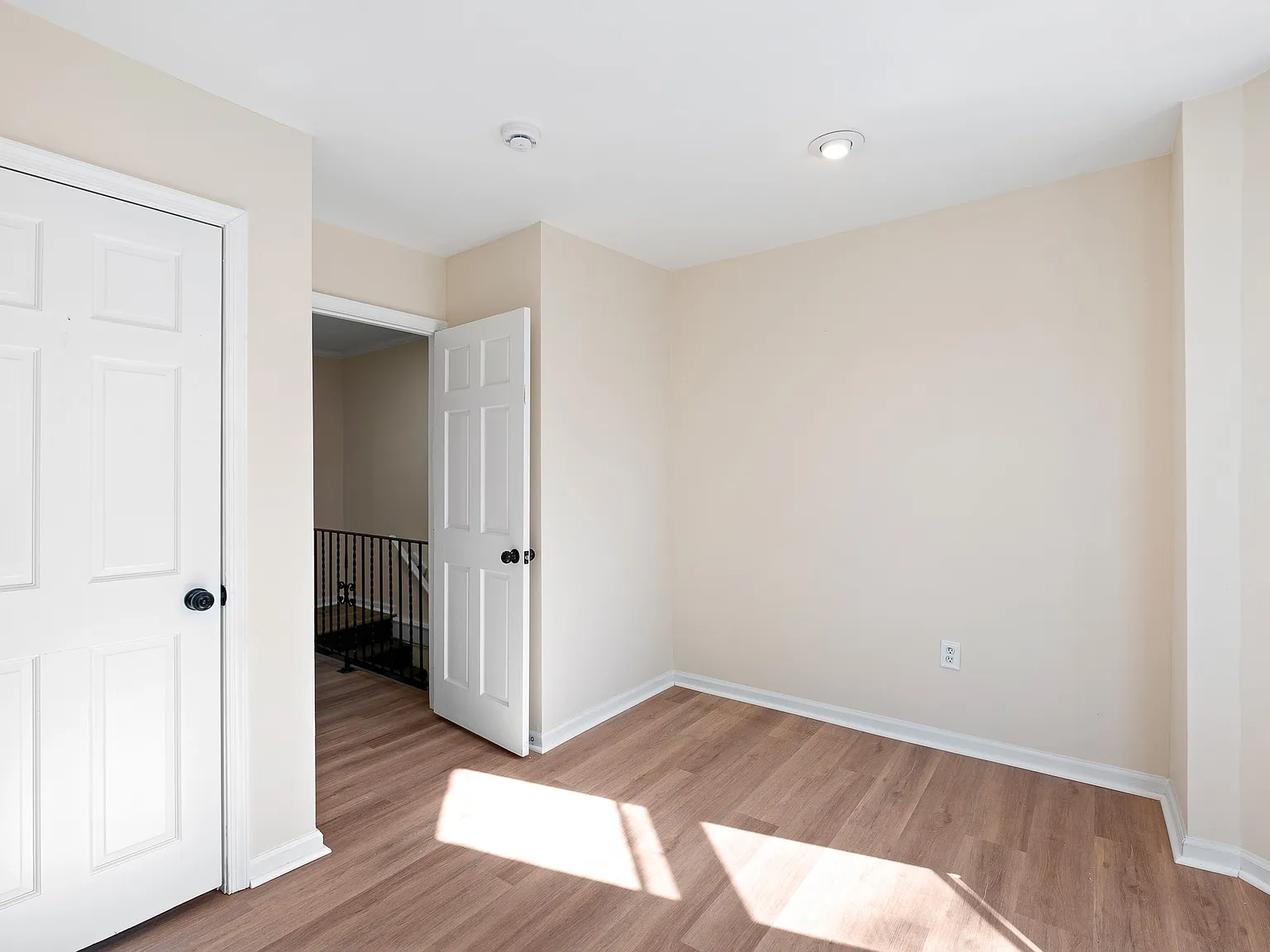 2 bed, 1000 sqft, $1,495 — Photo 4