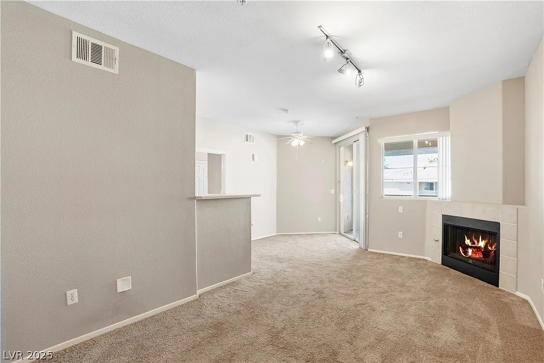 2 bed, 2.0 bath, 943 sqft, $1,475 — Photo 3