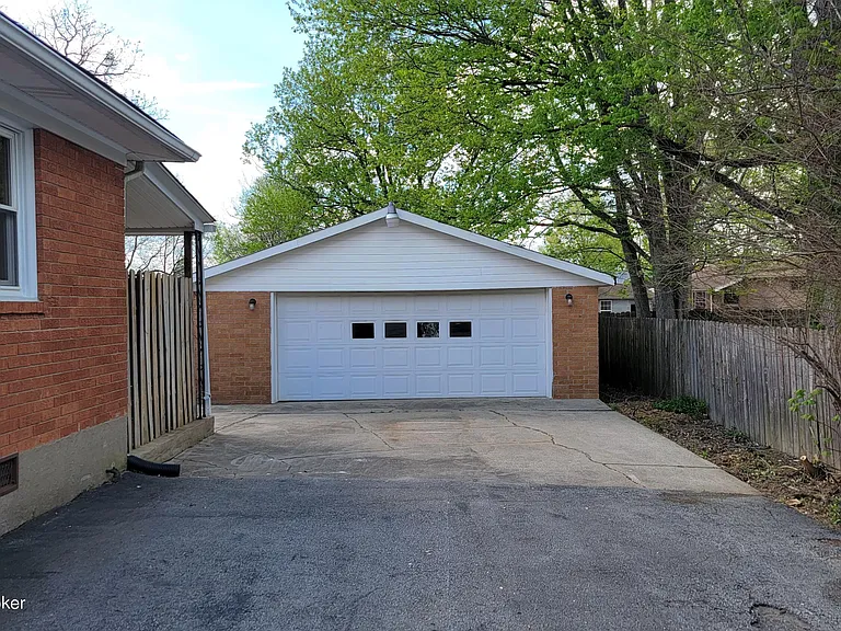 11616 Maple Way — Photo 2