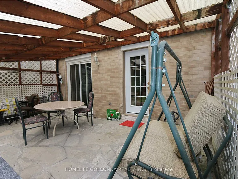 6 La Peer Blvd — Photo 14
