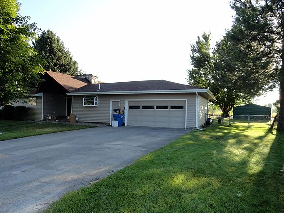 2nd image of 10 Emerald Ave