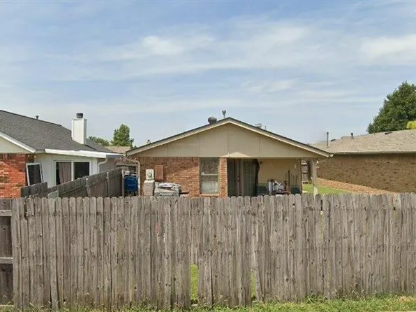 2100 Goodrich Dr, Moore, OK 73170